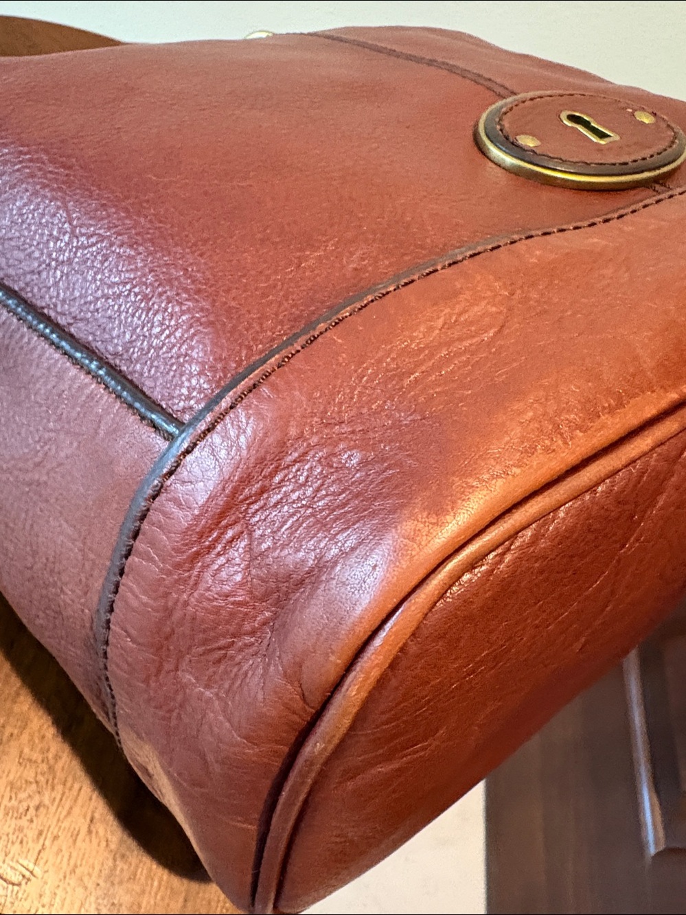 Fossil   Shoulder Bag  bucket bag  hobo bag  genuine leather
Saddle Brown  EUC - Picture 10 of 14